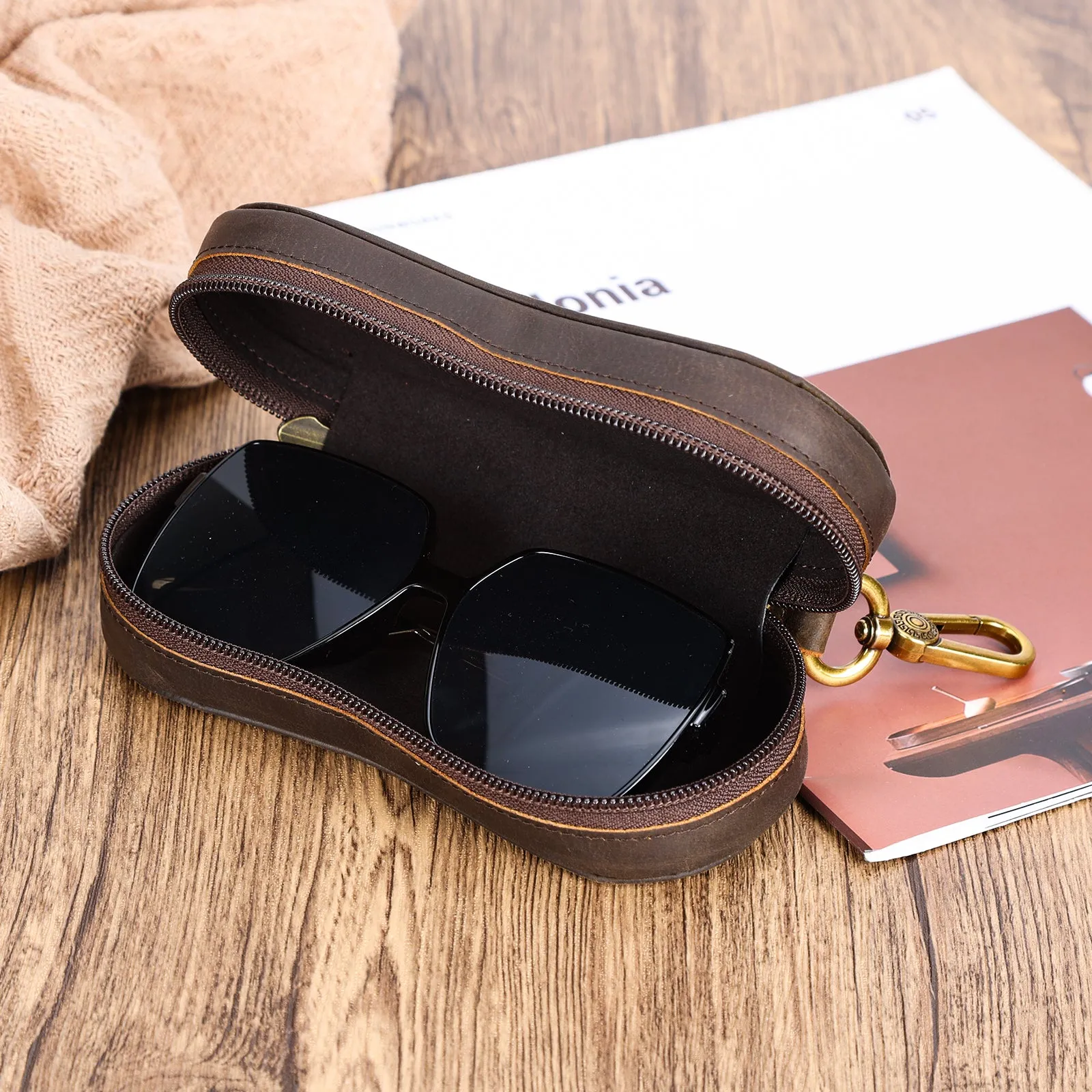 Polare Full Grain Leather Glasses Case Safety YKK Zipper Sunglasses Case Portable Travel Eyeglasses Case Holder with Metal Carabiner Hook