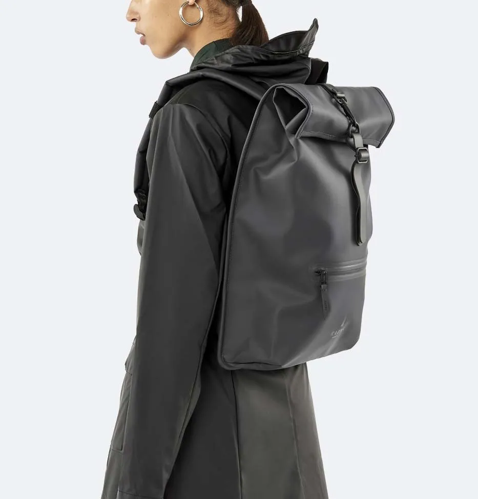 RAINS Rolltop Rucksack – Black